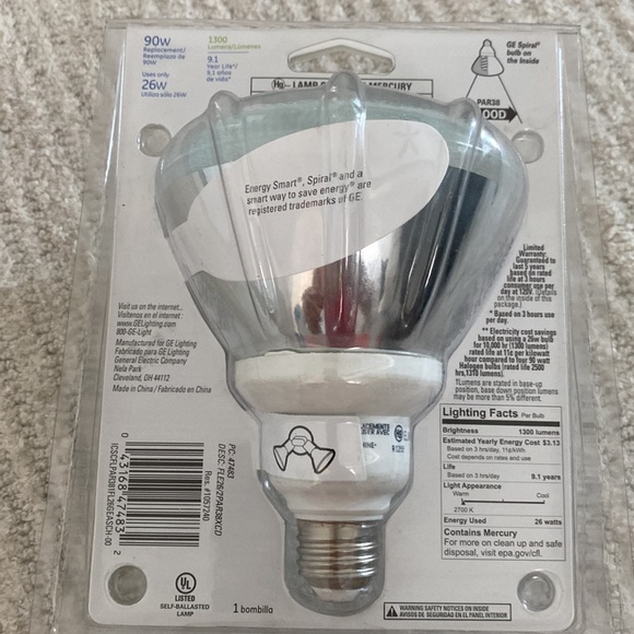 Outdoor flood light GE energy smart 90w 1300 lime s 9.1 year life Par38 CFL bulb - Picture 3 of 4